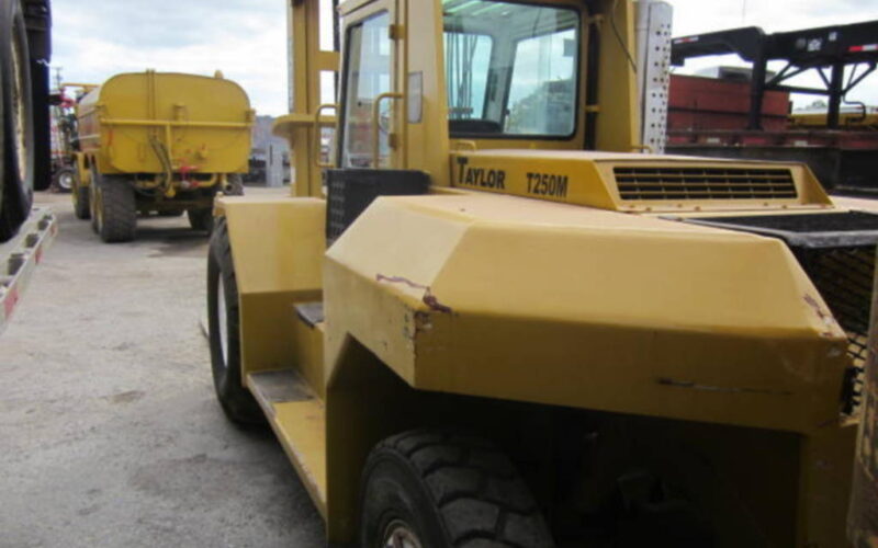 taylor T-250M Forklift 4